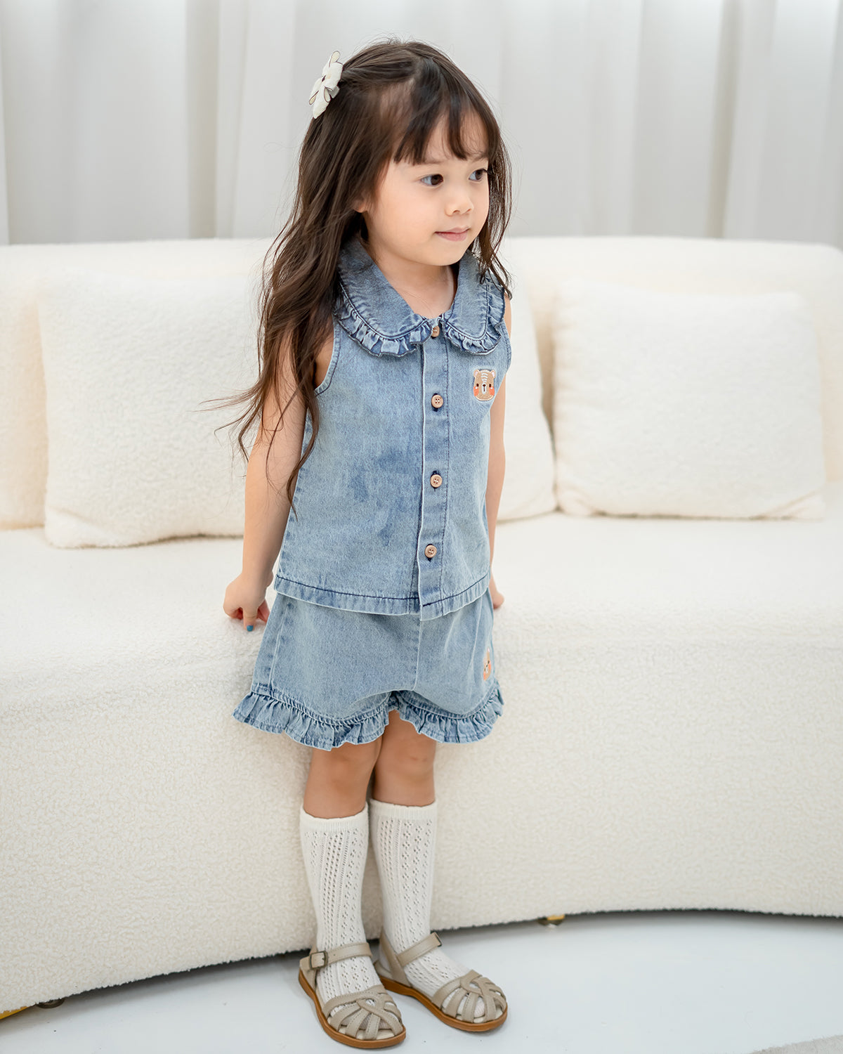 LEBEAR RUFFLE COLLAR DENIM TOP