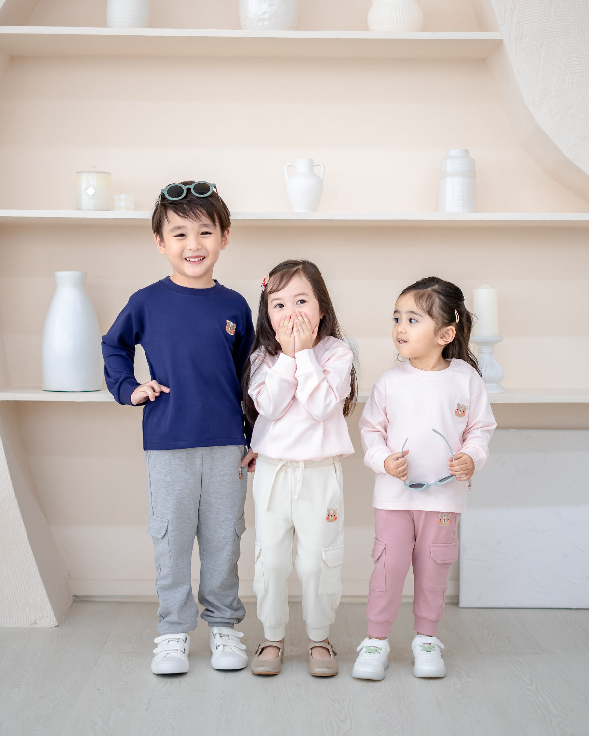 LEBEAR SIGNATURE EMBROIDERY LONG SLEEVE TEE IN SOFT PINK