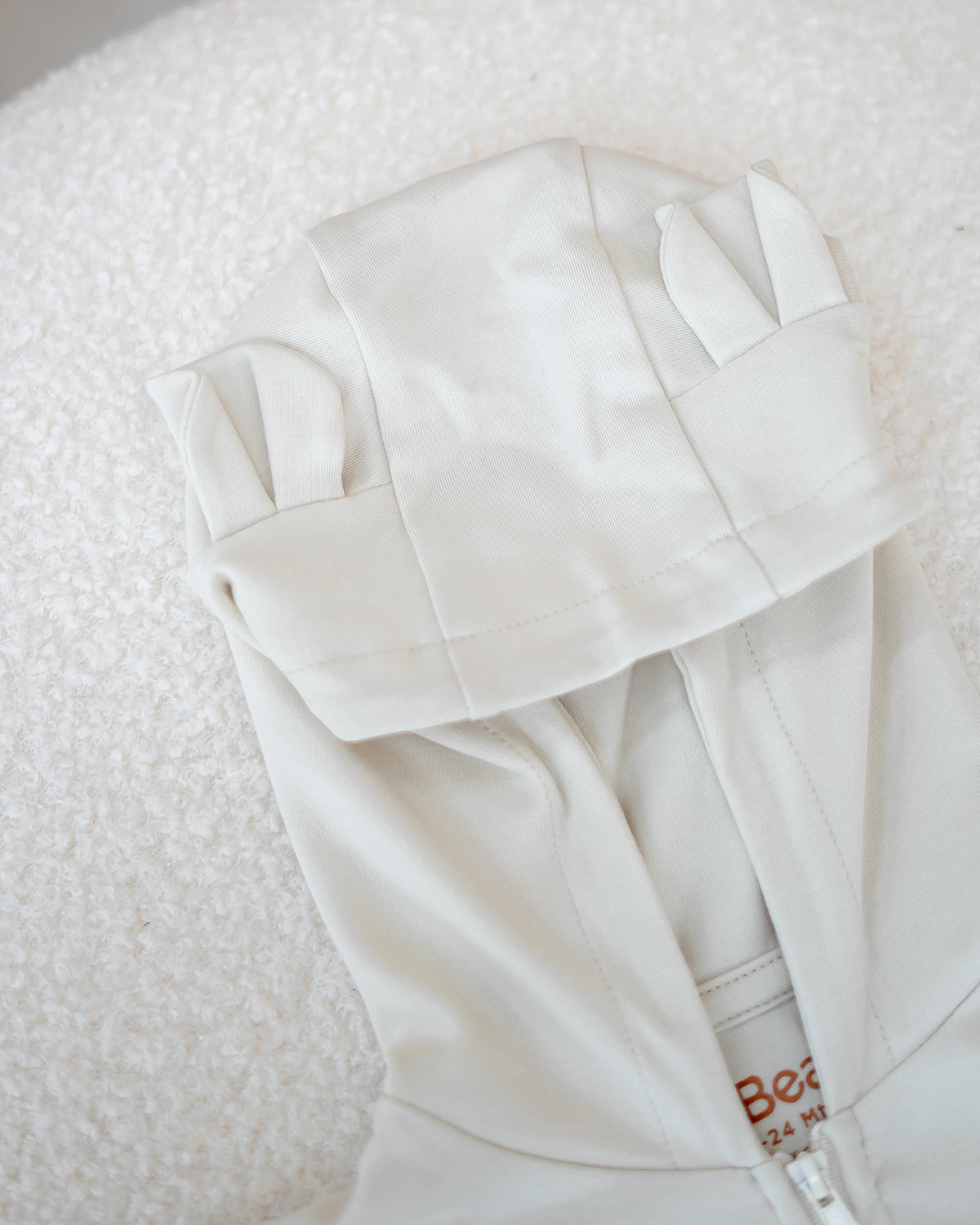 VOYABEAR HOODED JACKET IN SAND BEIGE