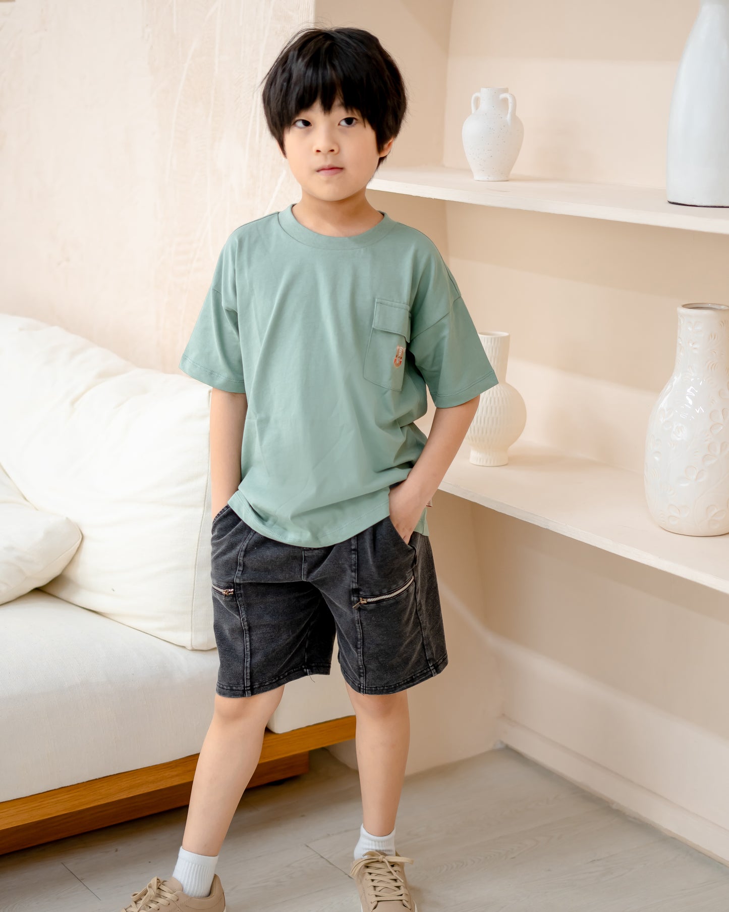 LEBEAR ZIPPER POCKET DENIM SHORTS IN BLACK
