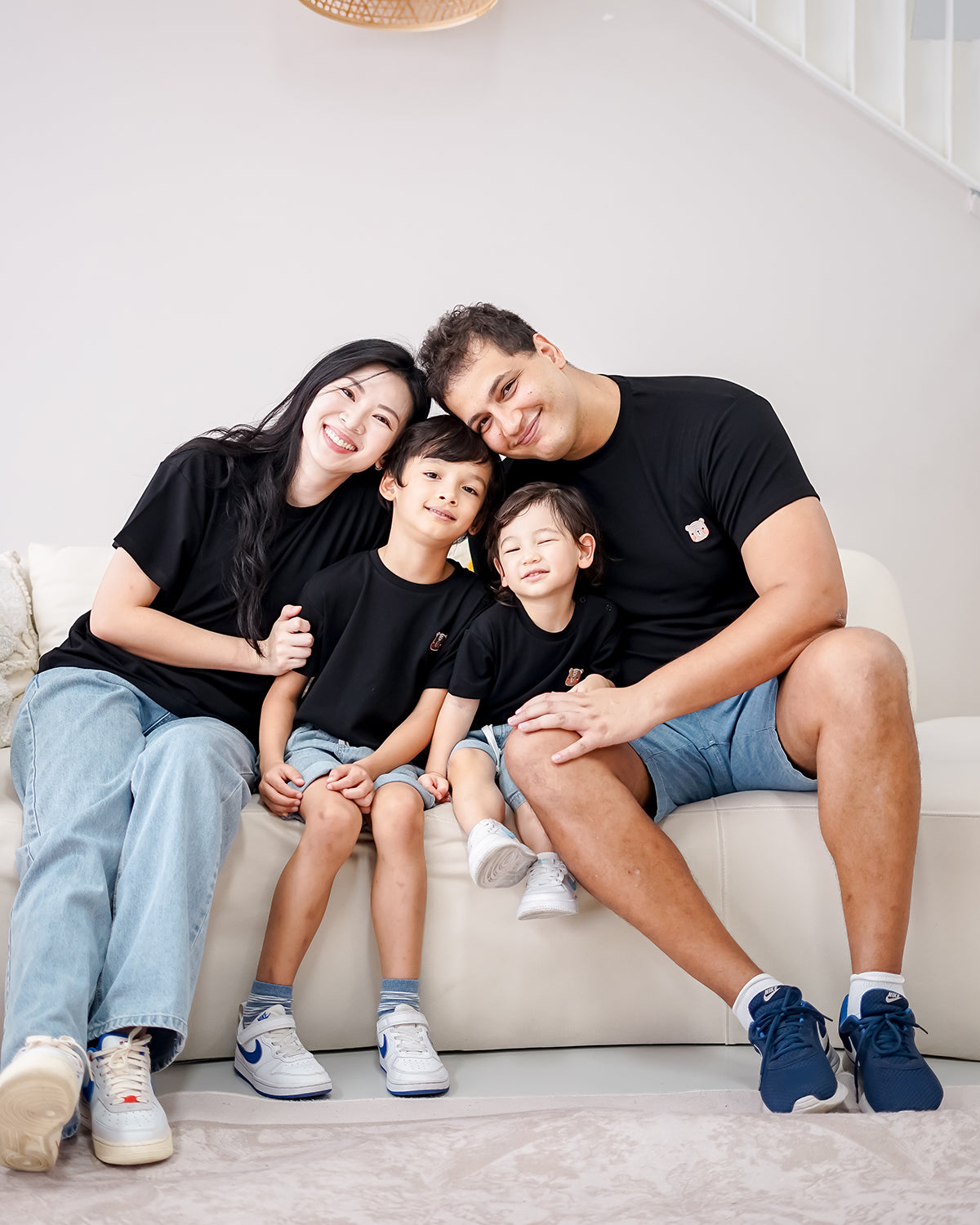 (BACK ORDER) LEBEAR SIGNATURE EMBROIDERY TEE IN BLACK