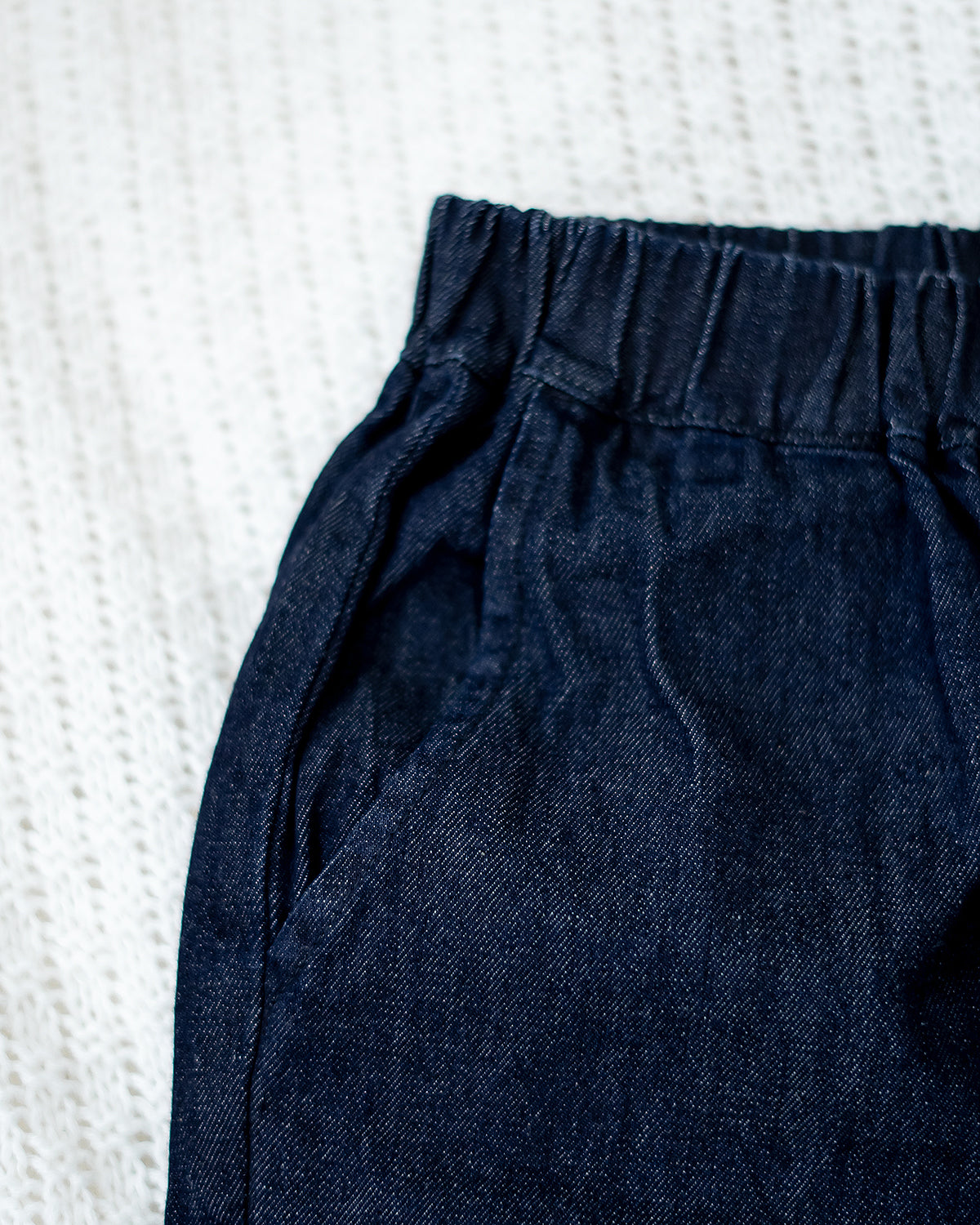 LEBEAR DENIM SHORTS IN DARK WASH