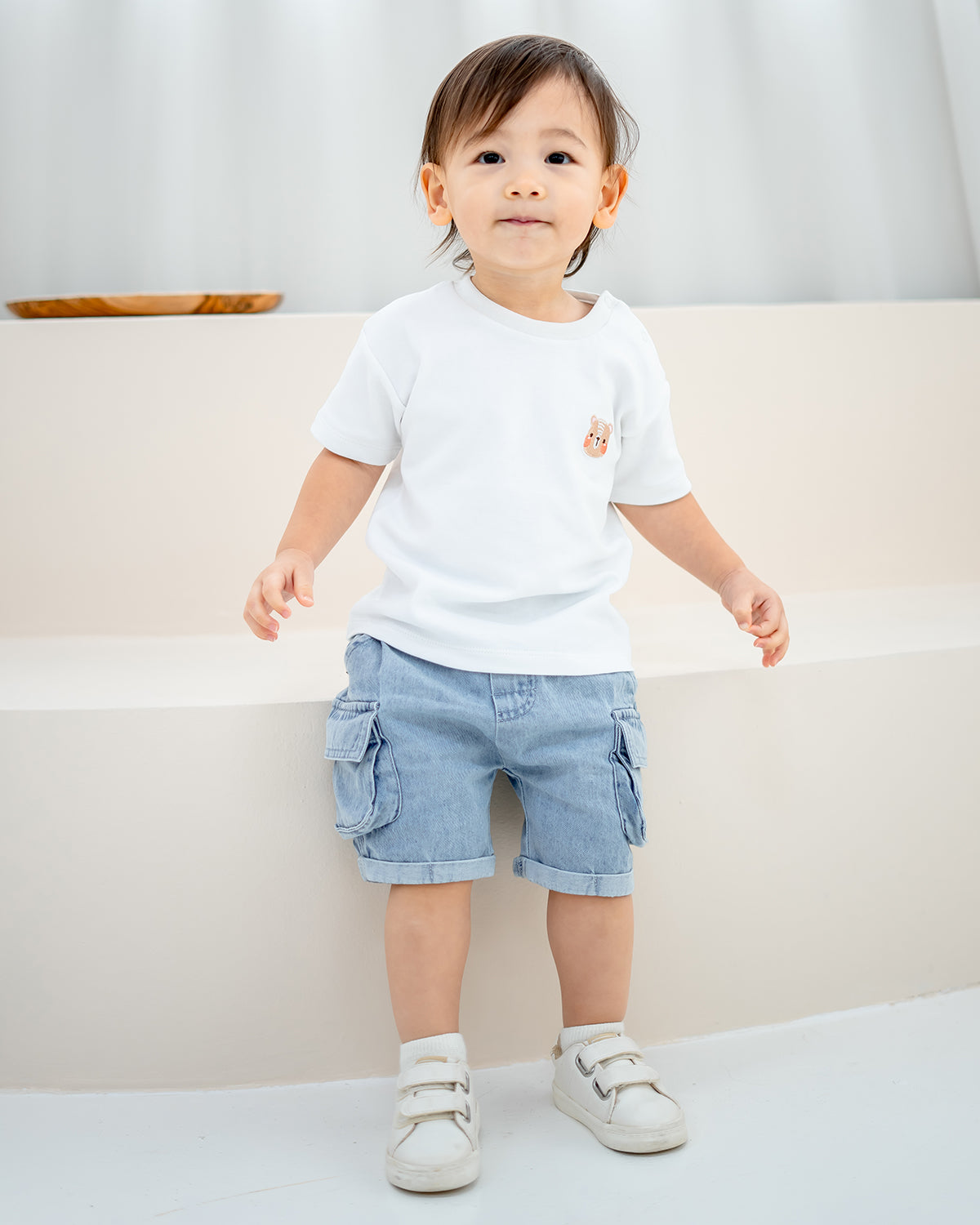 LEBEAR SIGNATURE EMBROIDERY TEE IN WHITE