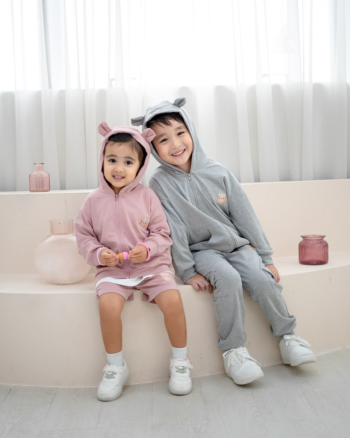 VOYABEAR HOODED JACKET IN STEEL GREY