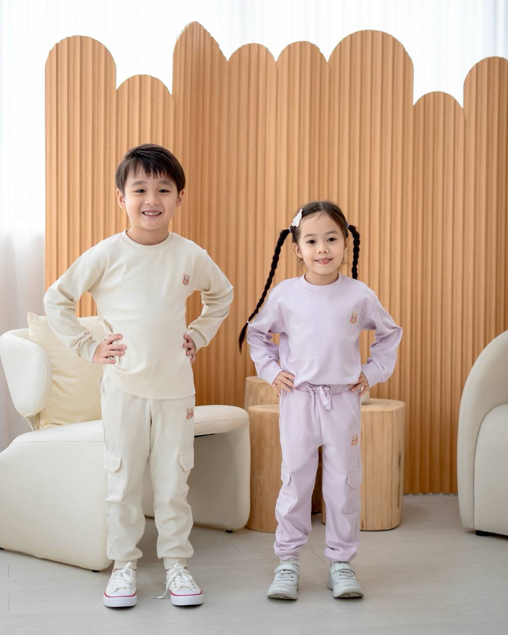 LEBEAR SIGNATURE EMBROIDERY LONG SLEEVE TEE IN SAND BEIGE