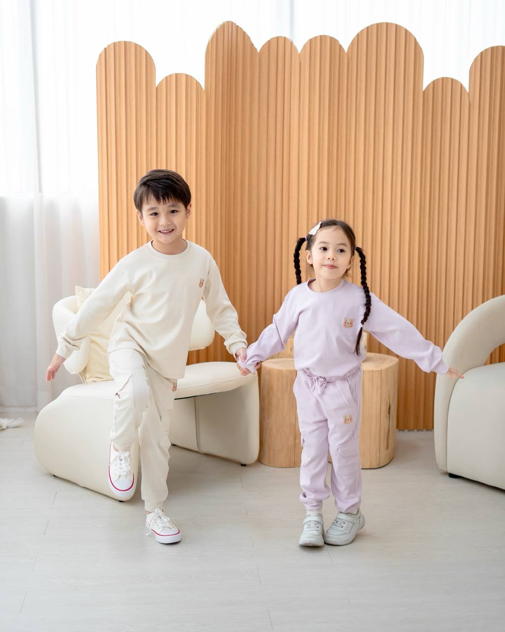 LEBEAR SIGNATURE EMBROIDERY LONG SLEEVE TEE IN LILAC