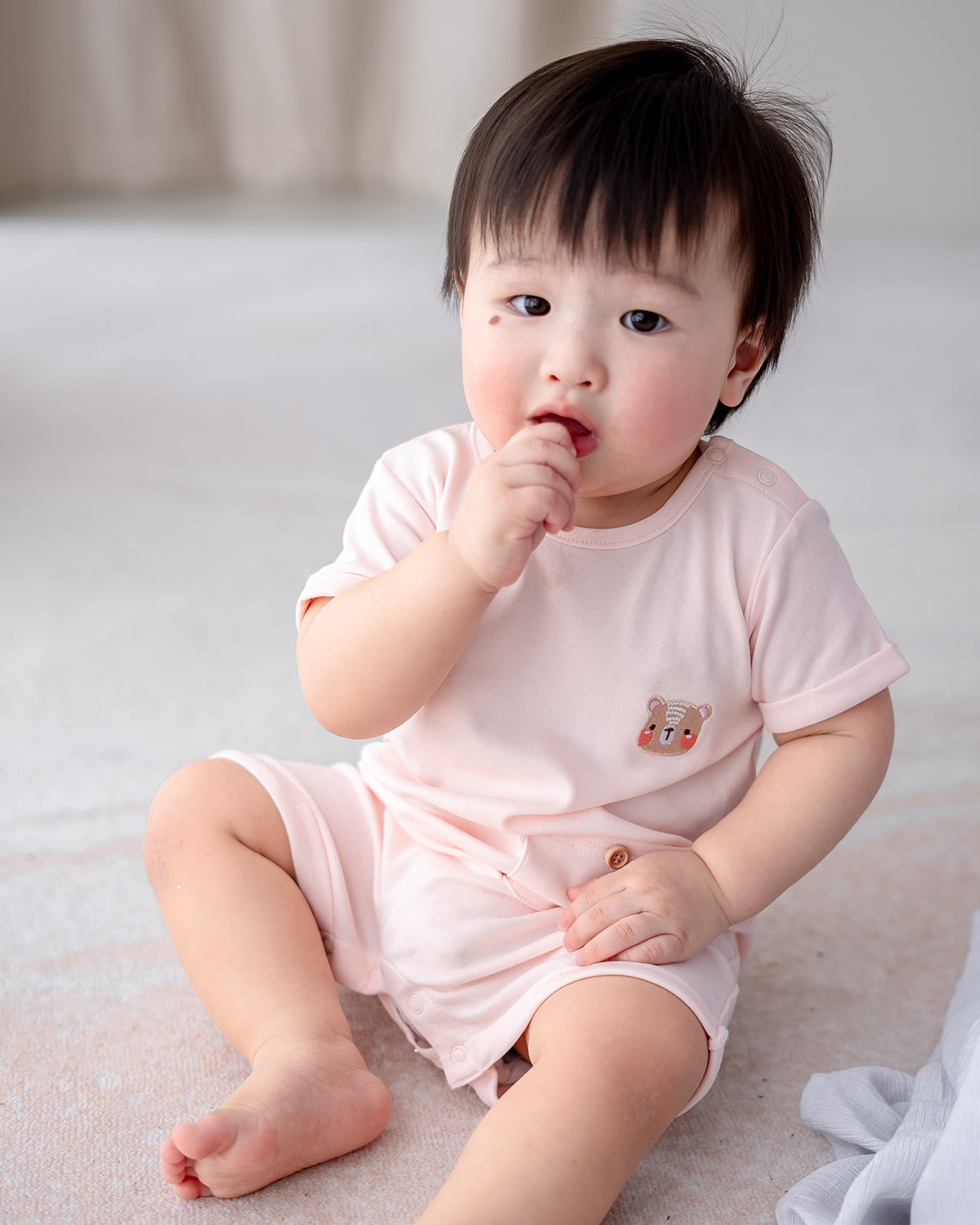 LEBEAR SIGNATURE EMBROIDERY ONESIE IN SOFT PINK