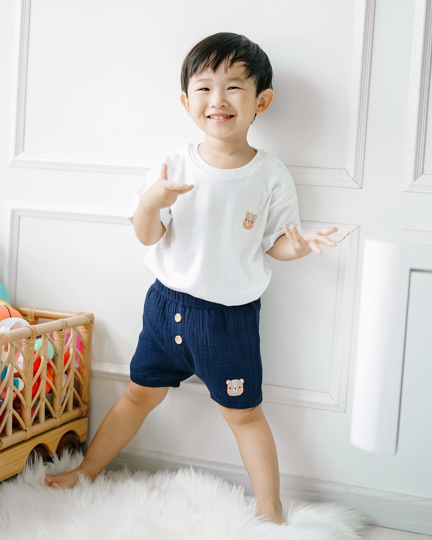 LEBEAR EMBROIDERY PUMPKIN SHORTS IN NAVY BLUE