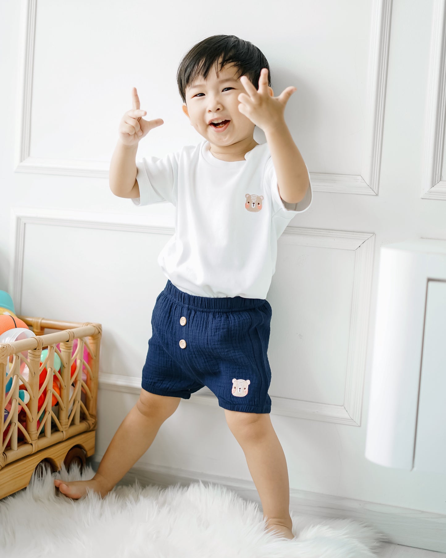 LEBEAR EMBROIDERY PUMPKIN SHORTS IN NAVY BLUE