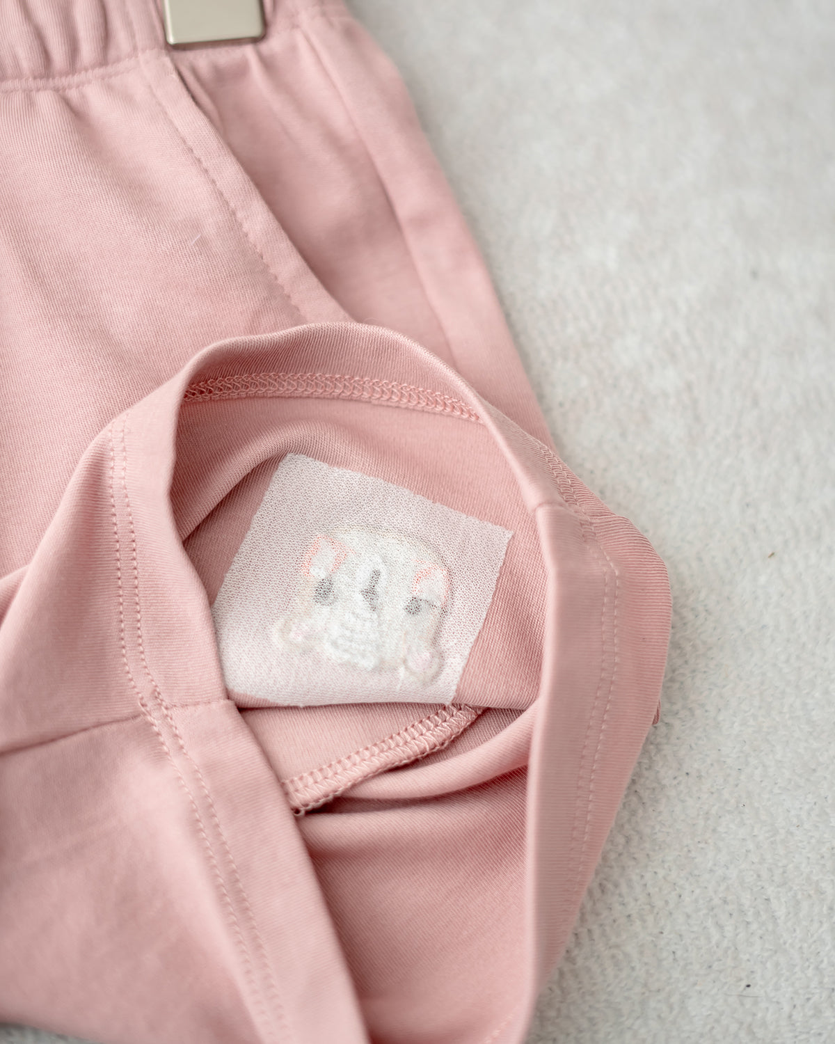 LEBEAR EMBROIDERY JOGGER SHORTS IN TEA ROSE