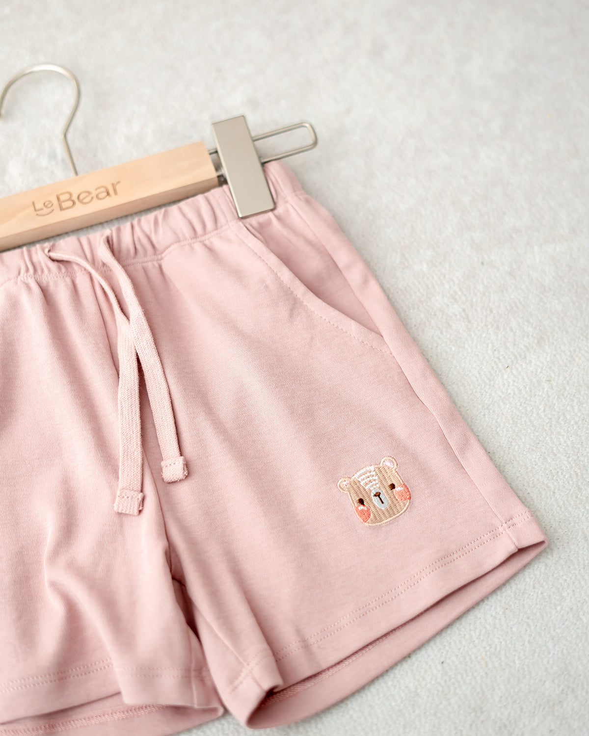 LEBEAR EMBROIDERY JOGGER SHORTS IN TEA ROSE