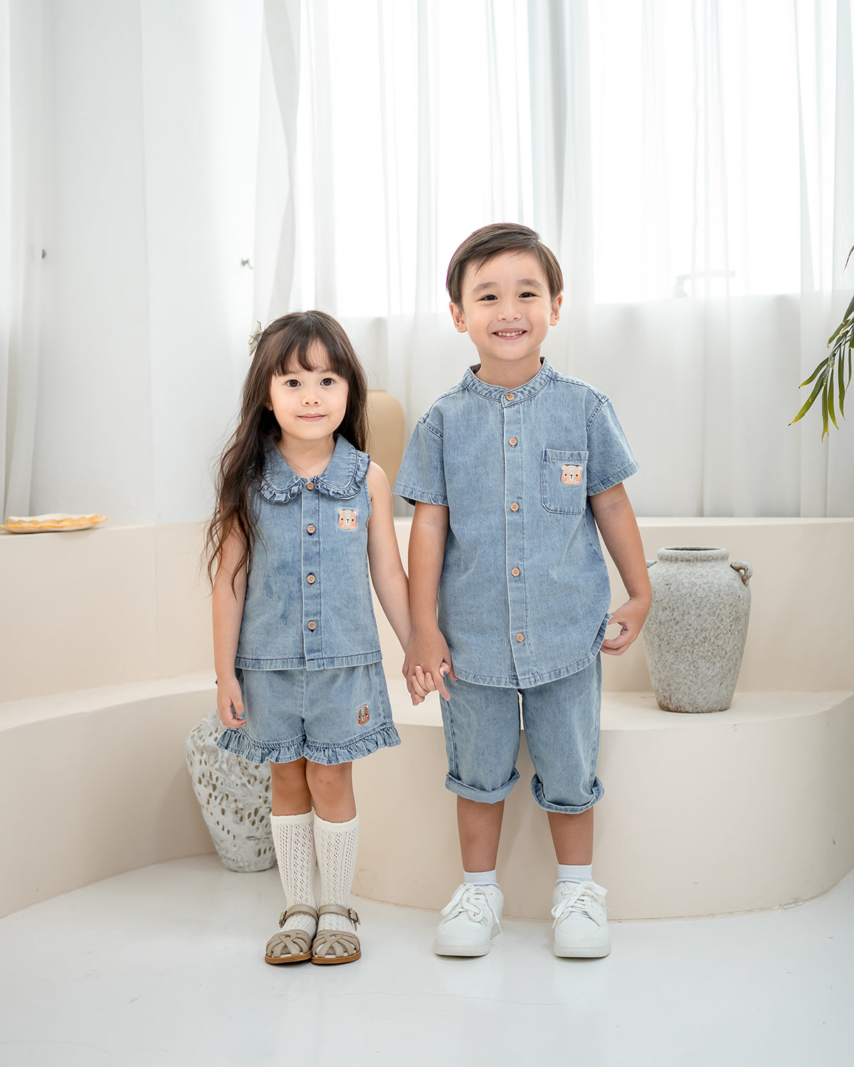 LEBEAR RUFFLE COLLAR DENIM TOP