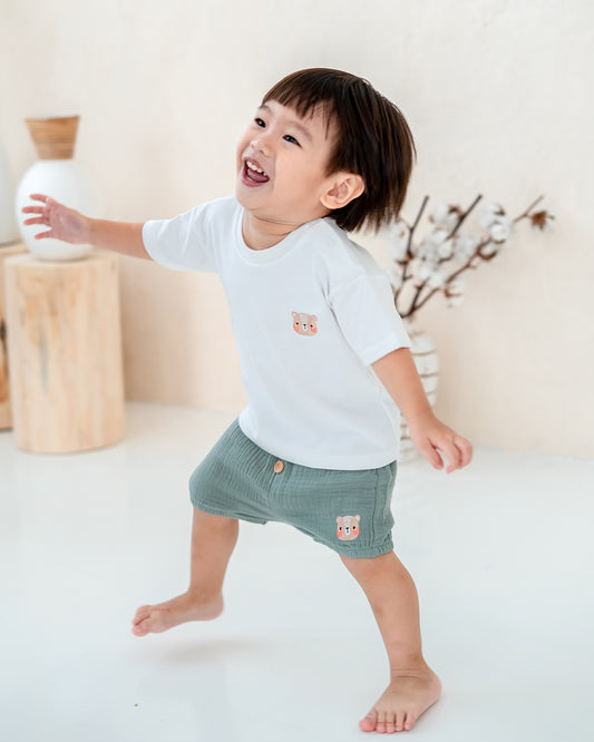 LEBEAR EMBROIDERY PUMPKIN SHORTS IN PINE GREEN