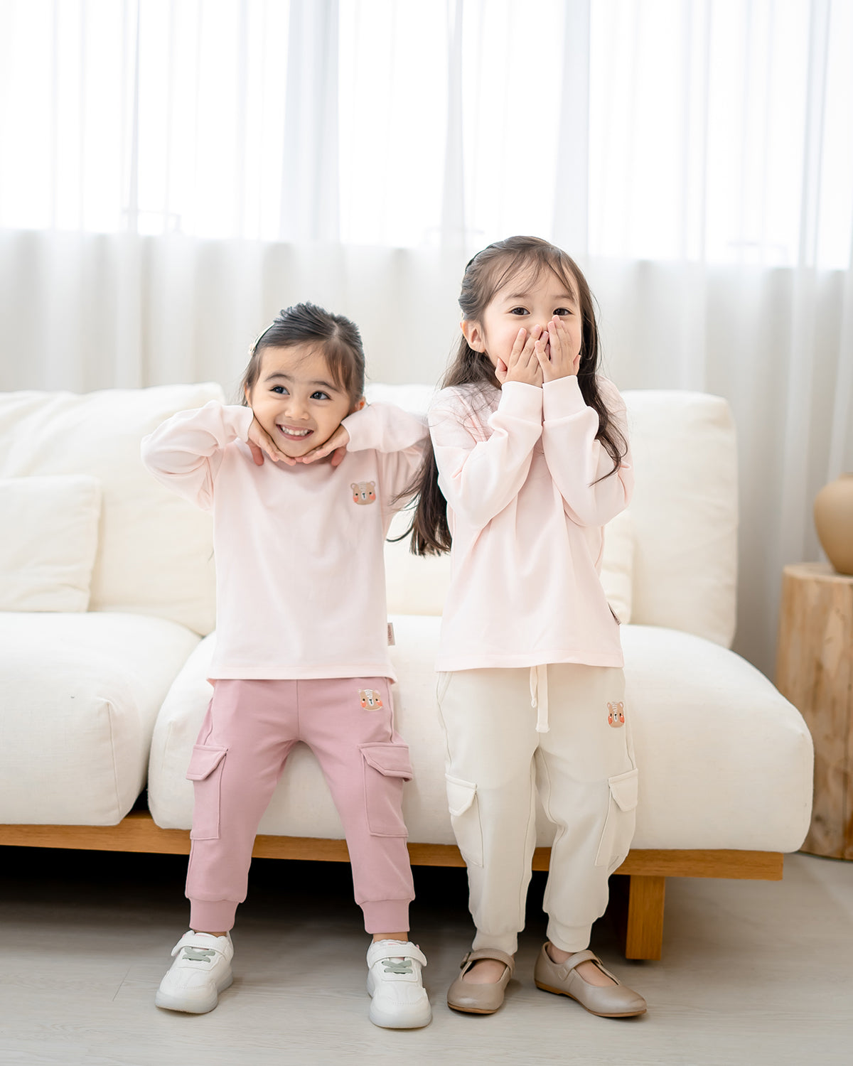 LEBEAR SIGNATURE EMBROIDERY LONG SLEEVE TEE IN SOFT PINK