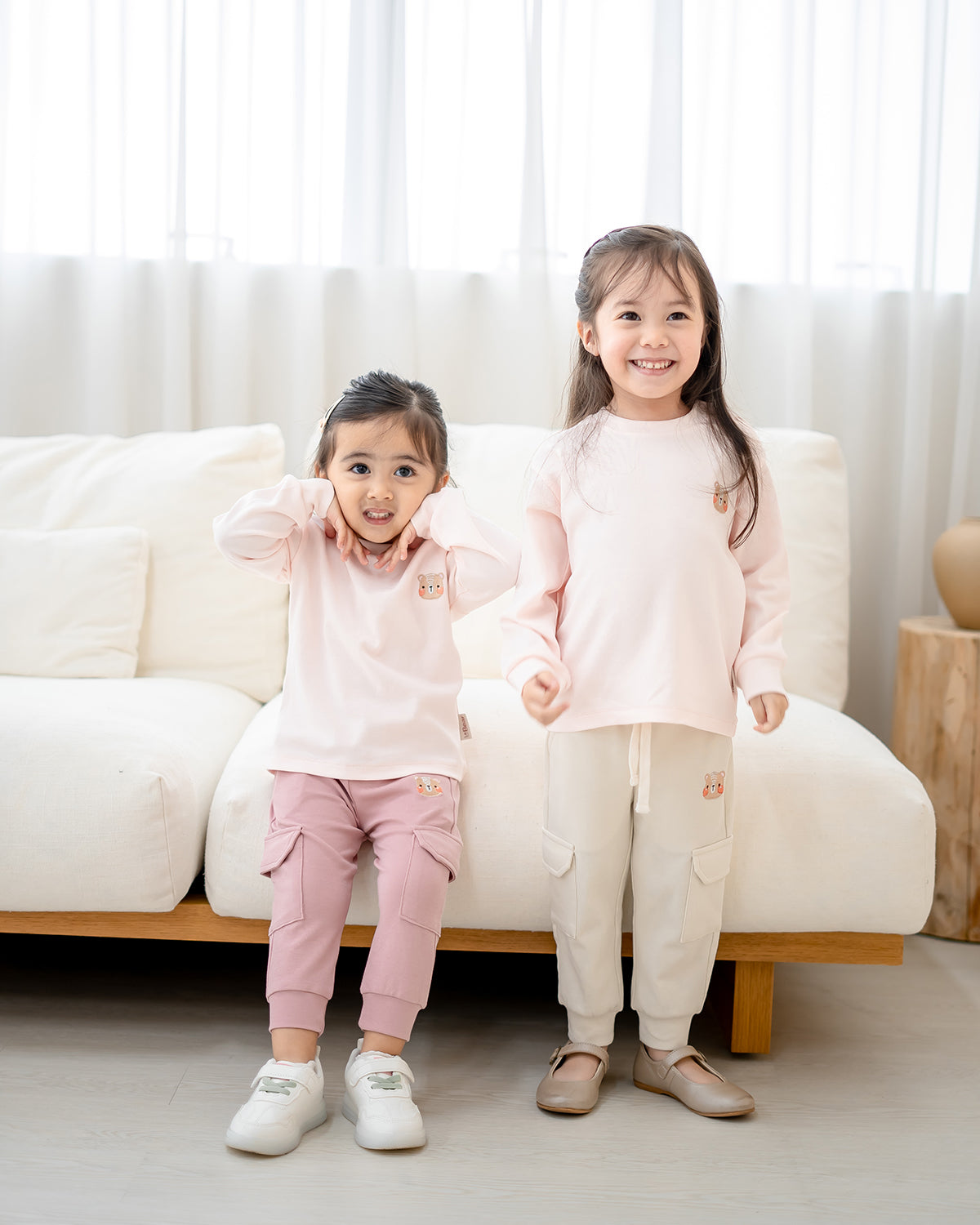 LEBEAR SIGNATURE EMBROIDERY LONG SLEEVE TEE IN SOFT PINK