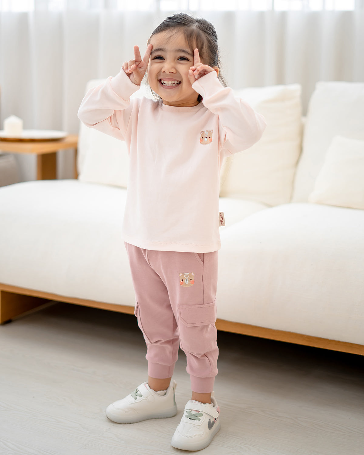 LEBEAR SIGNATURE EMBROIDERY LONG SLEEVE TEE IN SOFT PINK