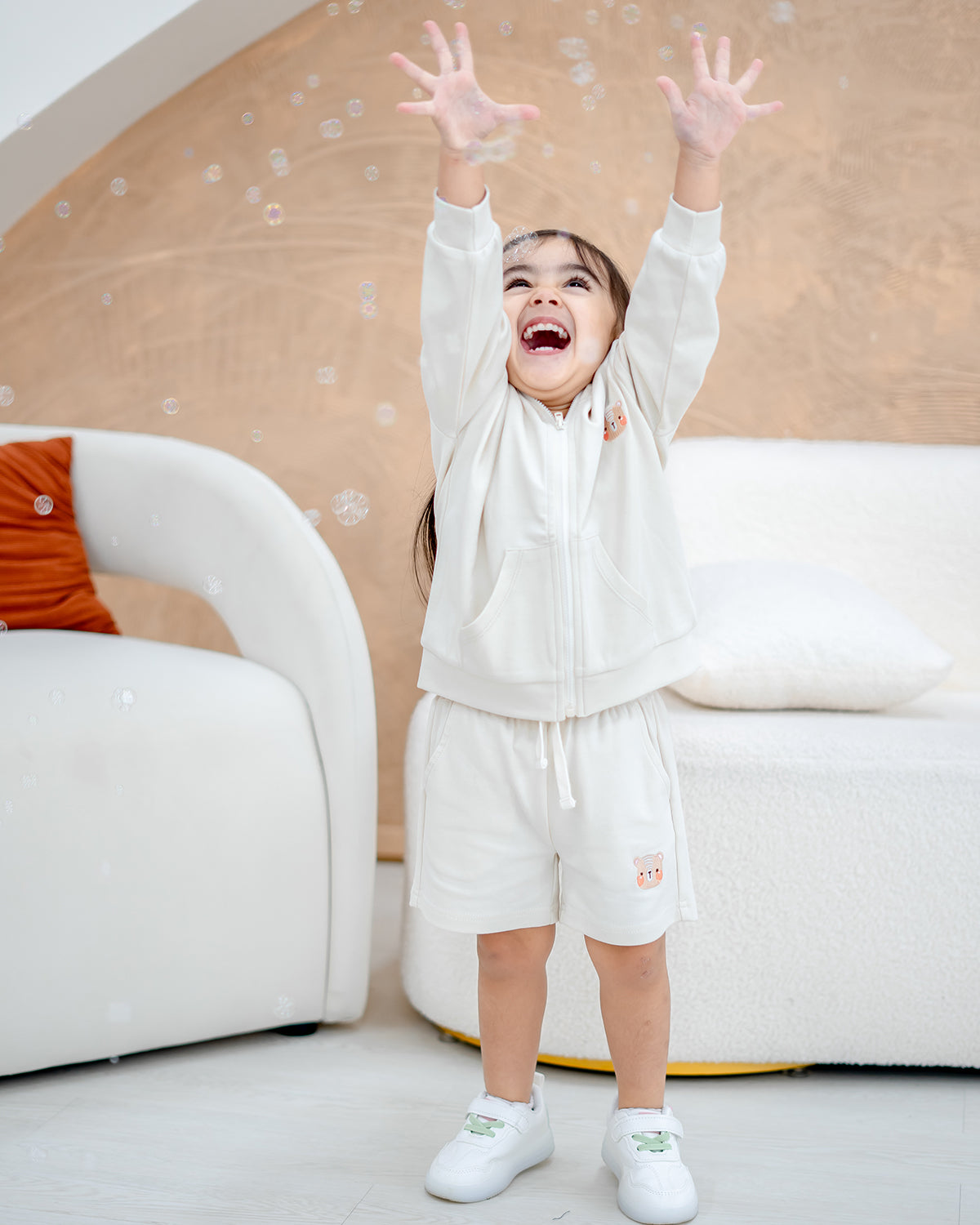 VOYABEAR HOODED JACKET IN SAND BEIGE