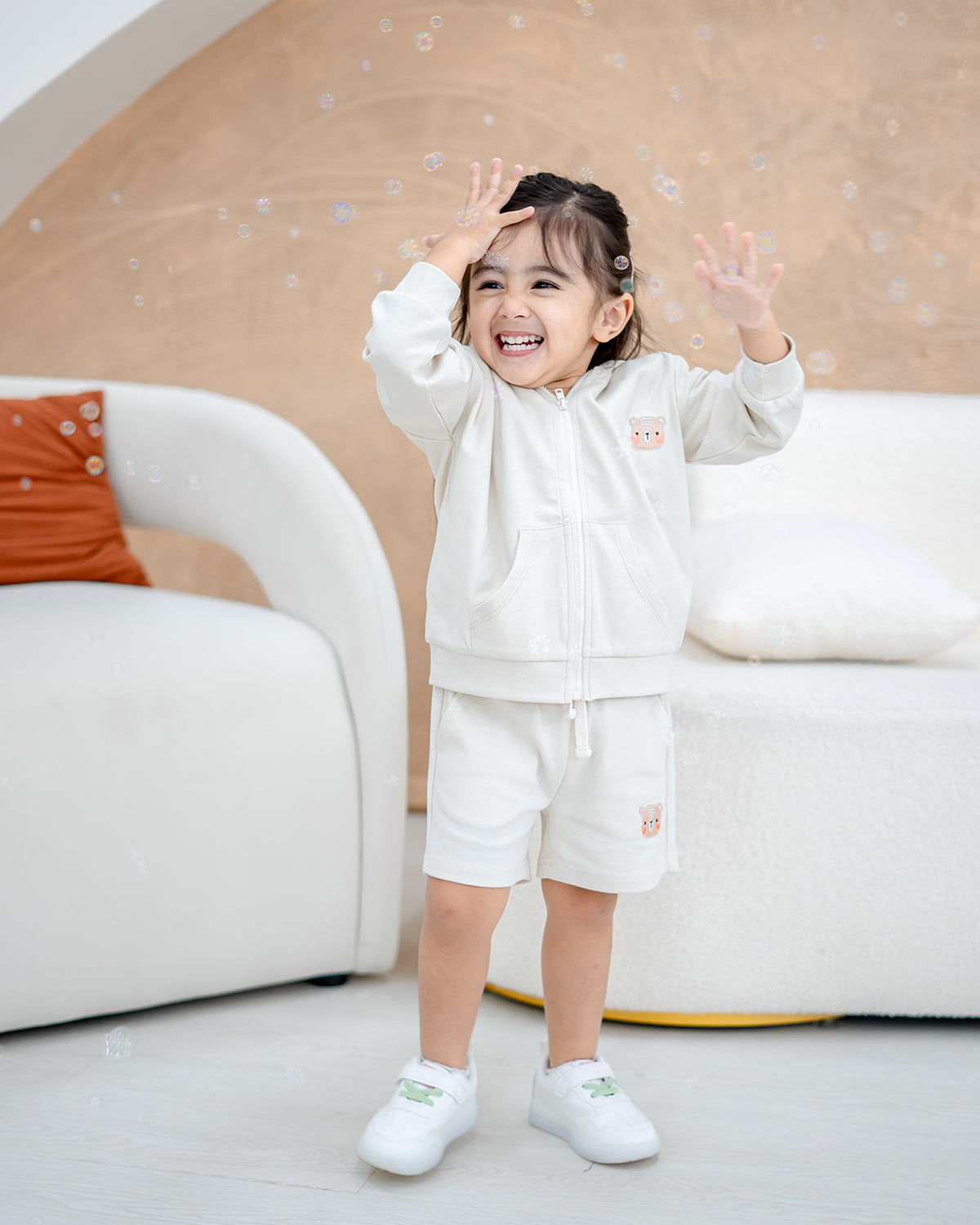 VOYABEAR HOODED JACKET IN SAND BEIGE