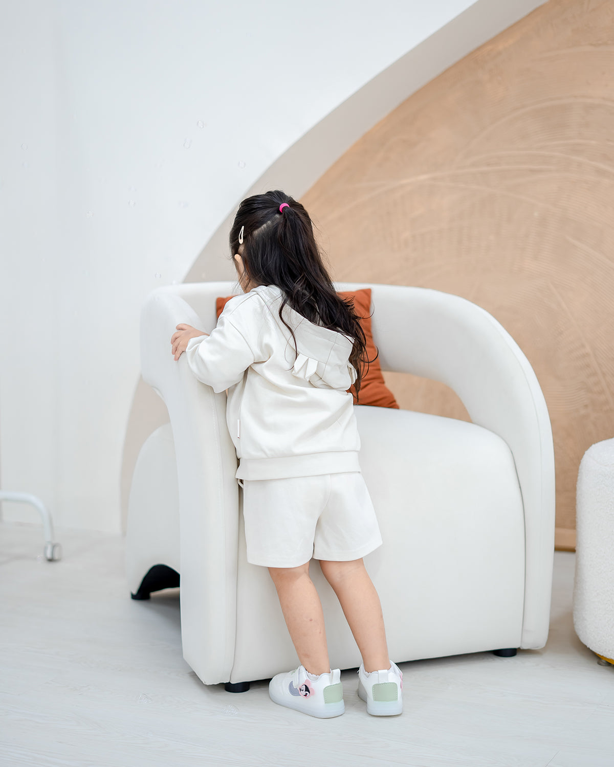 VOYABEAR HOODED JACKET IN SAND BEIGE