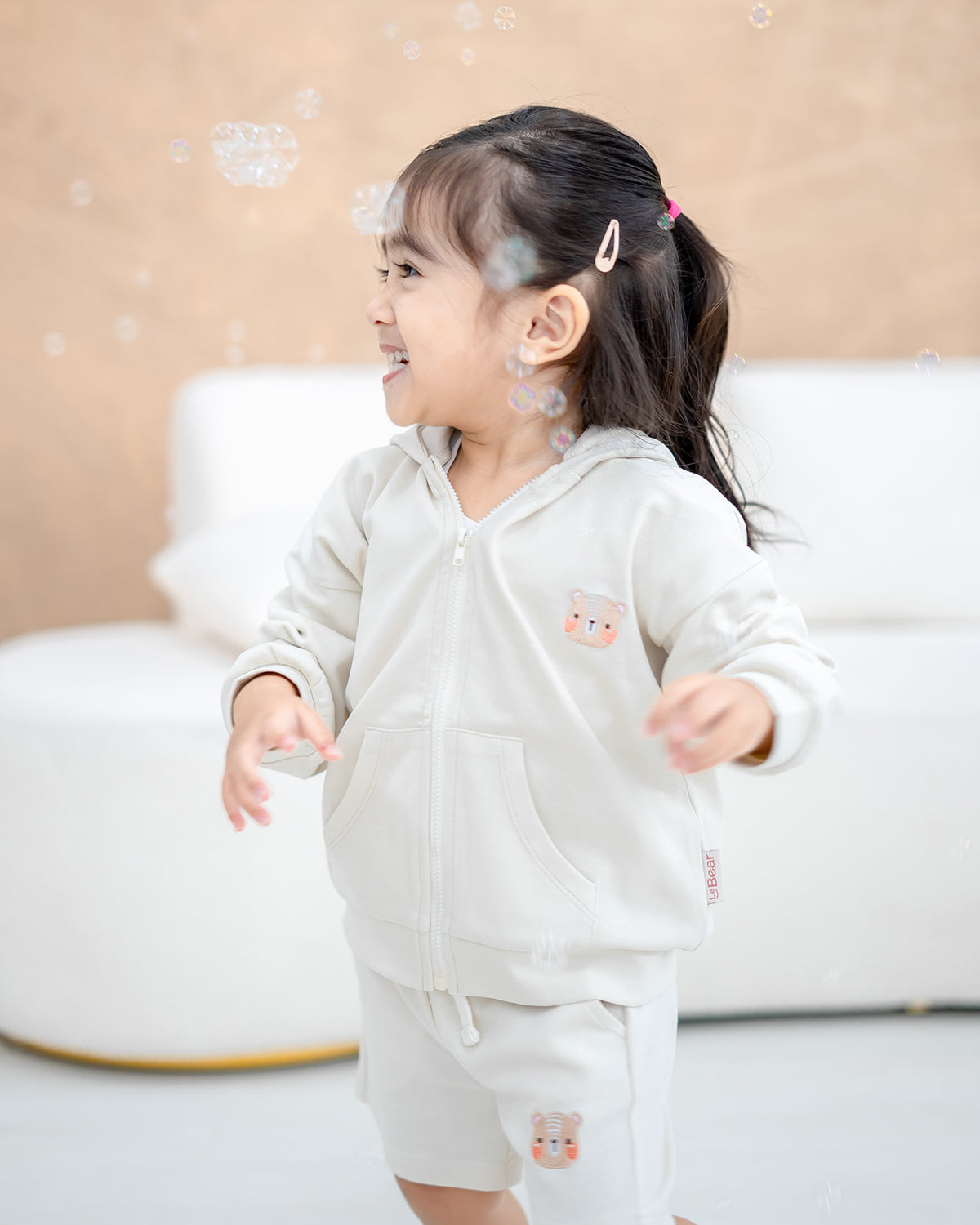 VOYABEAR HOODED JACKET IN SAND BEIGE