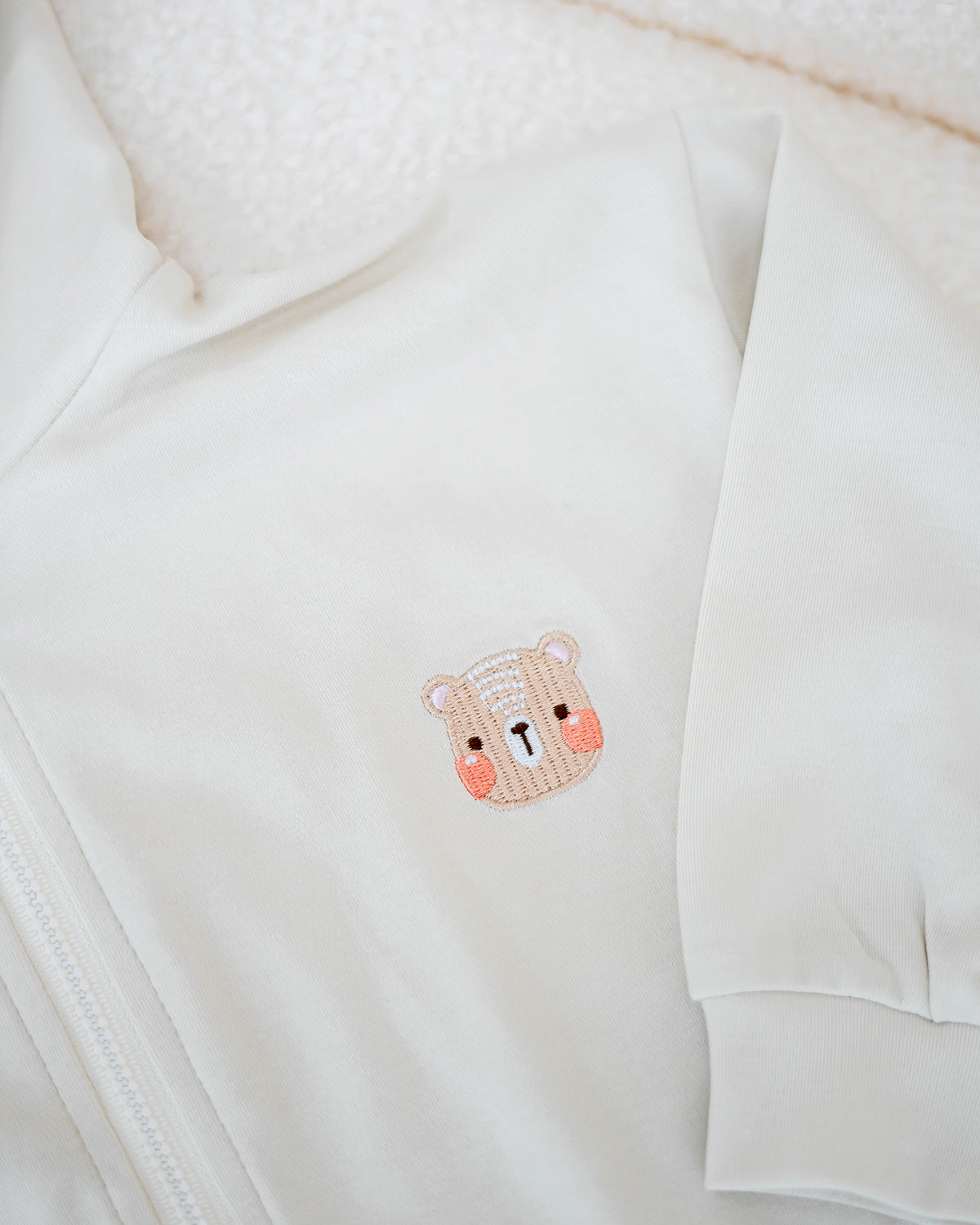 VOYABEAR HOODED JACKET IN SAND BEIGE