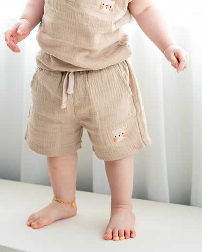 LEBEAR EMBROIDERY SHORTS V2 IN CARAMEL