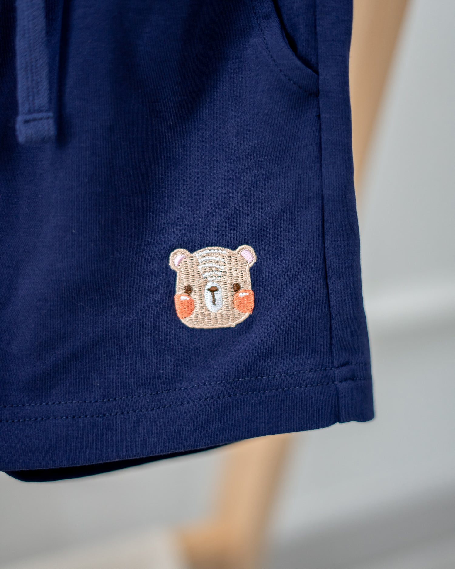 LEBEAR EMBROIDERY JOGGER SHORTS IN DEEP SEA NAVY