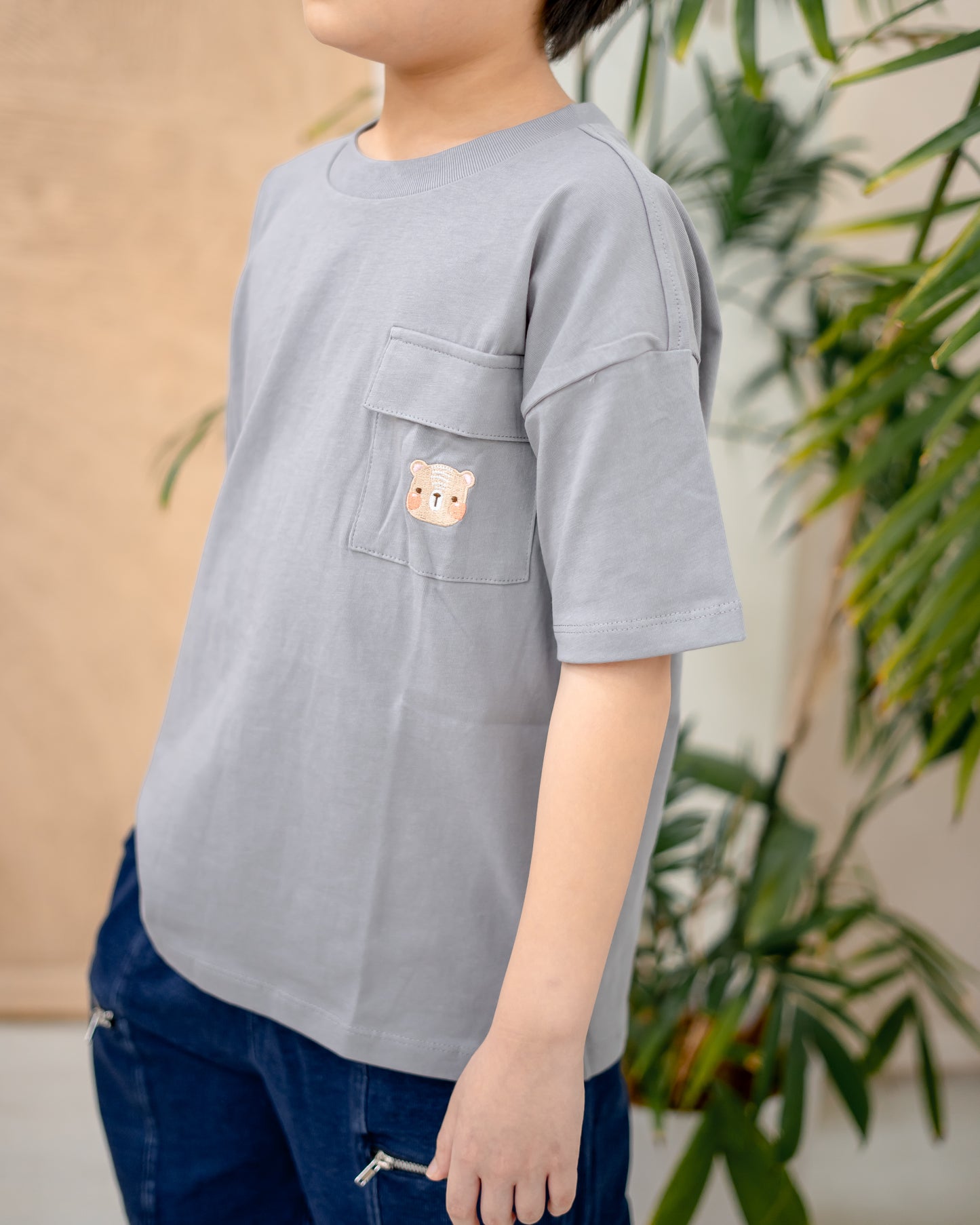 LEBEAR KIDS OVERSIZED POCKET TEE IN LIGHT GREY