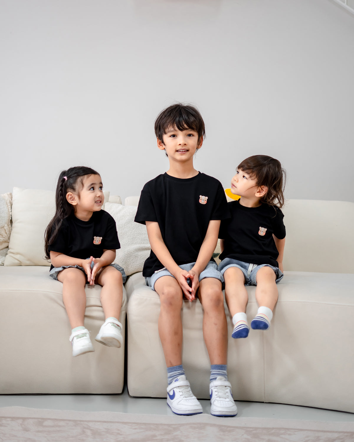 LEBEAR SIGNATURE EMBROIDERY TEE IN BLACK