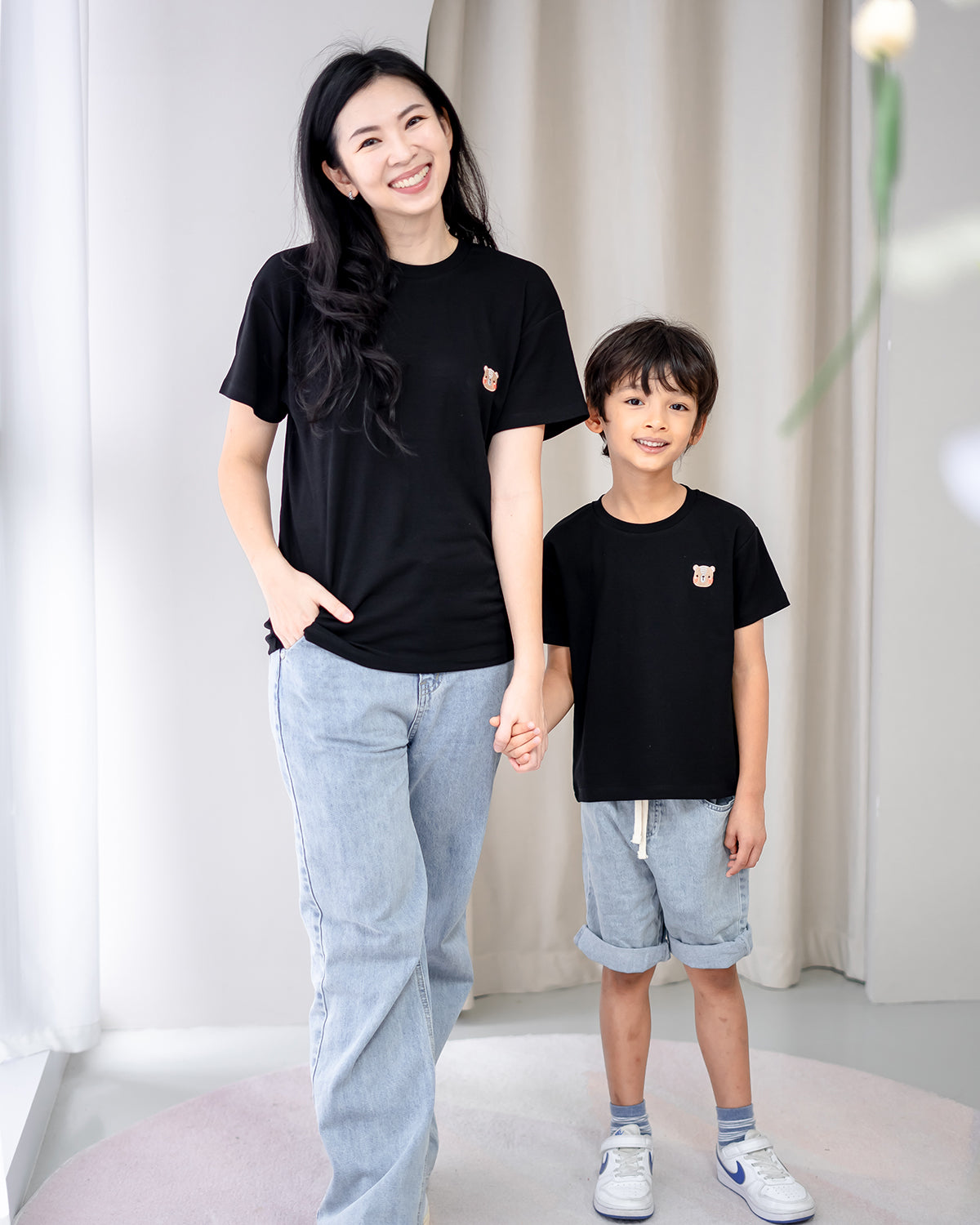 LEBEAR ADULT SIGNATURE EMBROIDERY TEE IN BLACK
