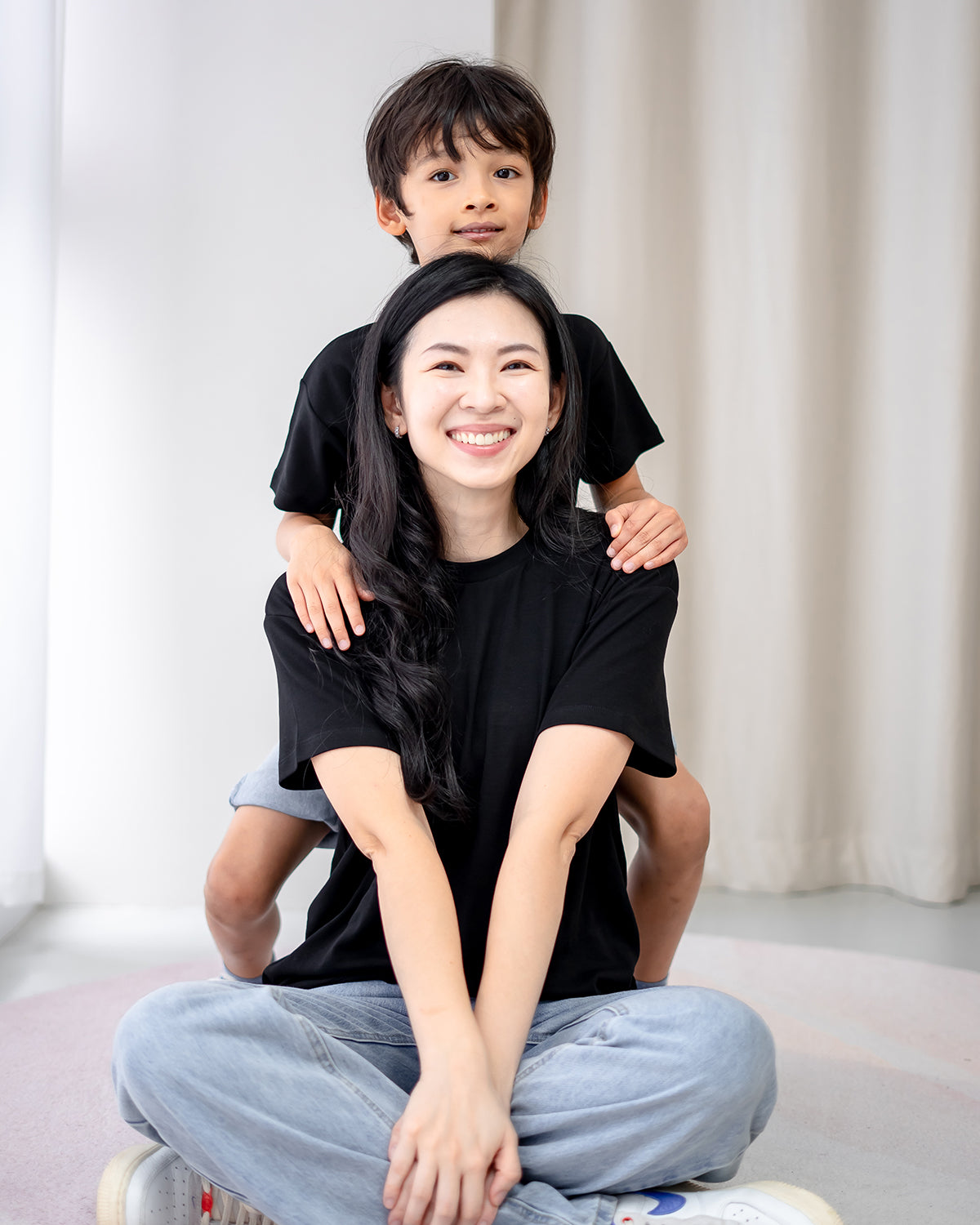 LEBEAR ADULT SIGNATURE EMBROIDERY TEE IN BLACK