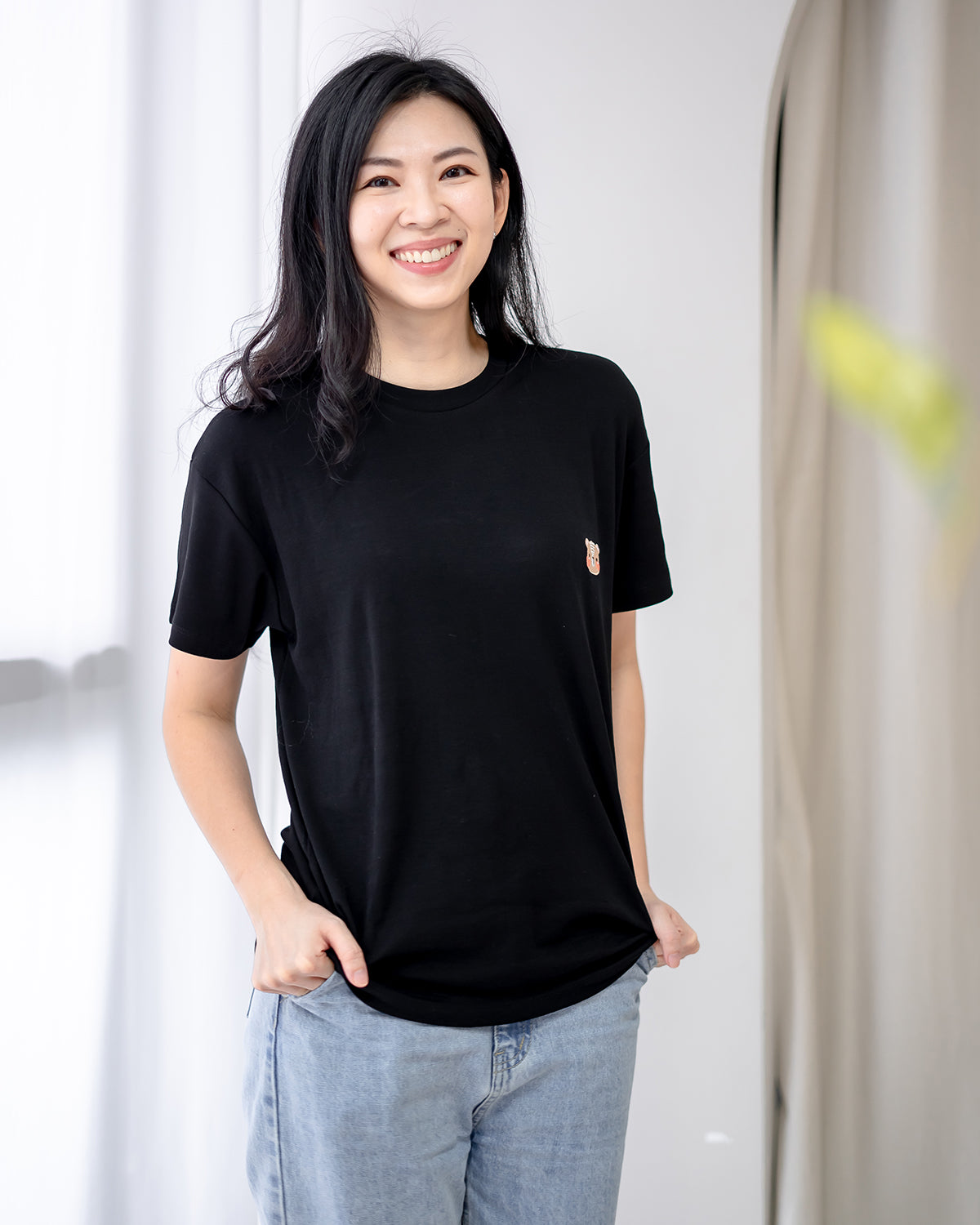LEBEAR ADULT SIGNATURE EMBROIDERY TEE IN BLACK