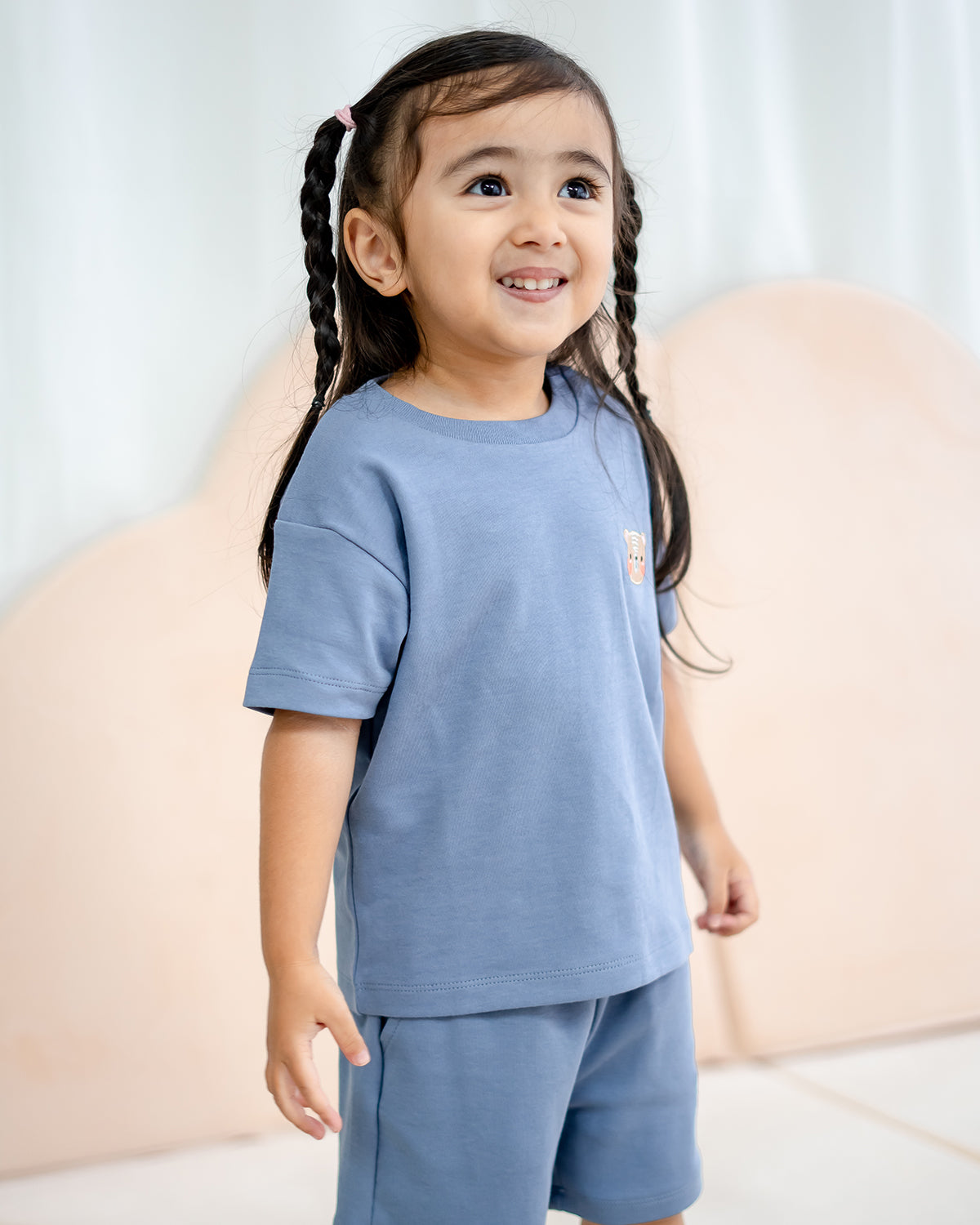 LEBEAR SIGNATURE EMBROIDERY TEE IN STEEL BLUE