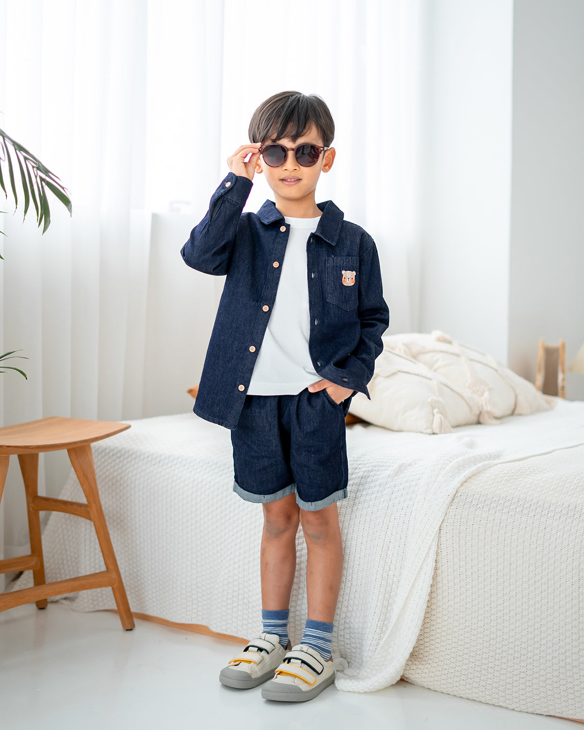 LEBEAR DENIM SHORTS IN DARK WASH