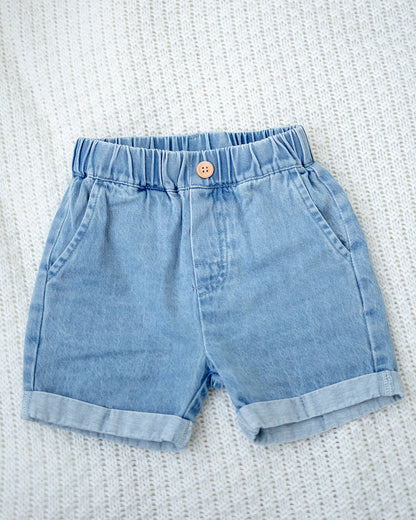 LEBEAR DENIM SHORTS IN LIGHT WASH