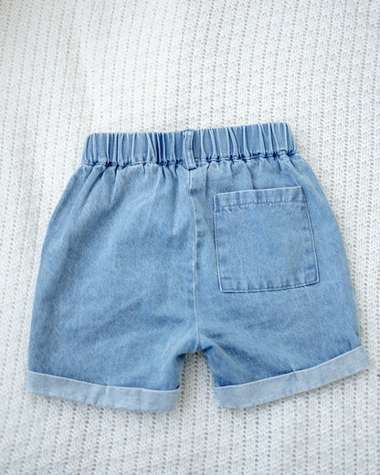 LEBEAR DENIM SHORTS IN LIGHT WASH