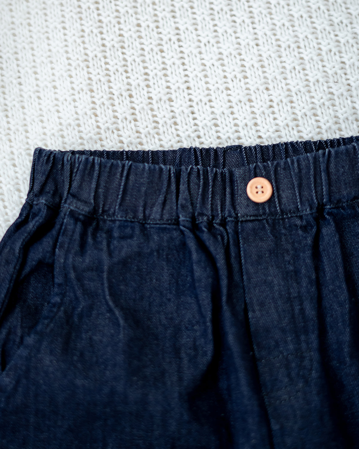 LEBEAR DENIM SHORTS IN DARK WASH