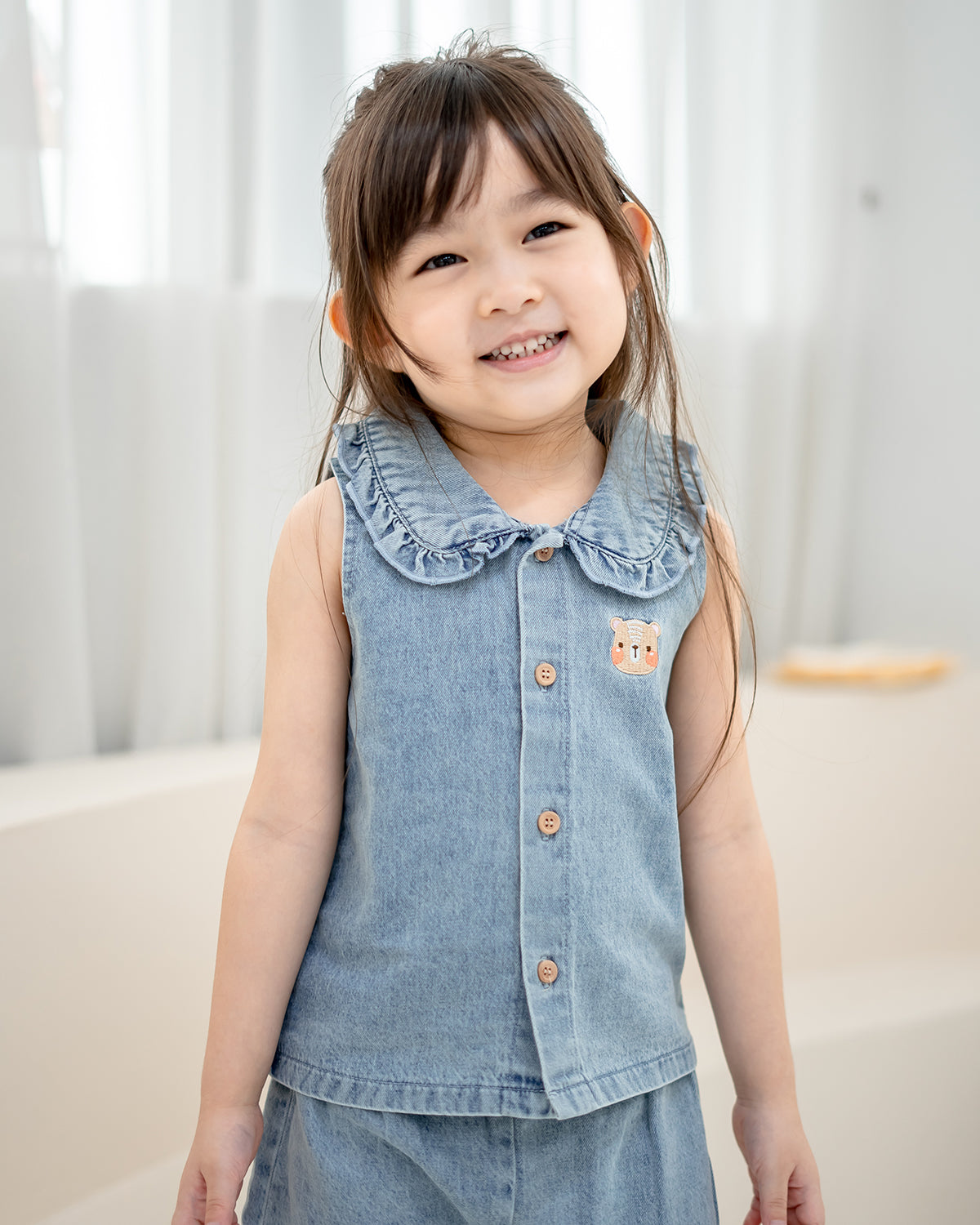 LEBEAR RUFFLE COLLAR DENIM TOP