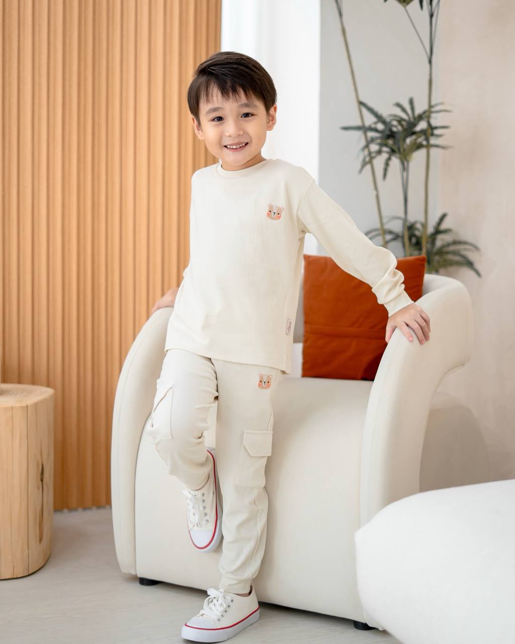 LEBEAR SIGNATURE EMBROIDERY LONG SLEEVE TEE IN SAND BEIGE