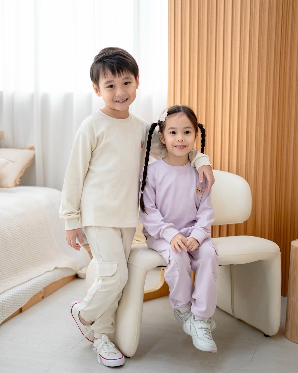 LEBEAR SIGNATURE EMBROIDERY LONG SLEEVE TEE IN SAND BEIGE