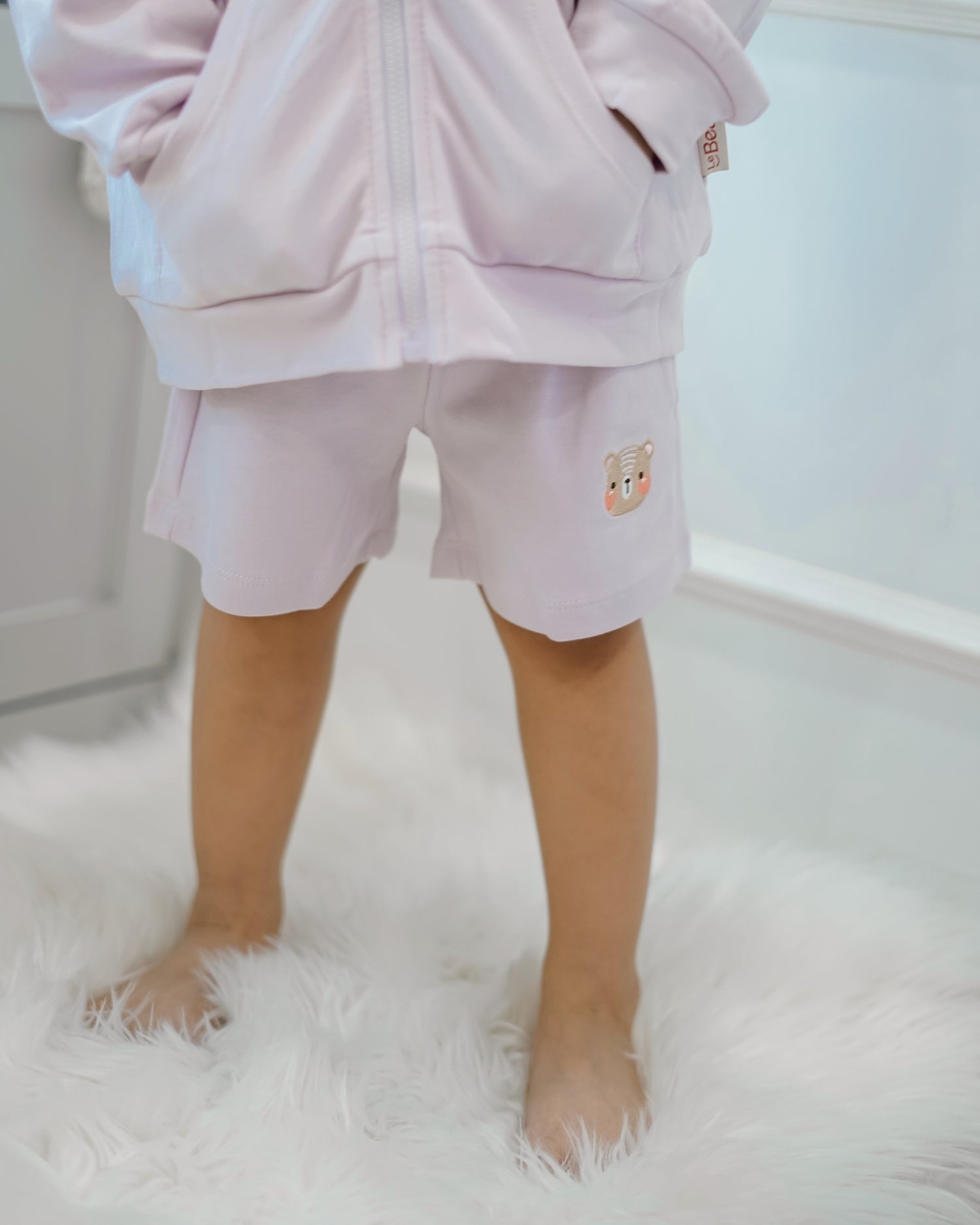 LEBEAR EMBROIDERY JOGGER SHORTS IN LILAC