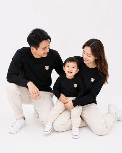 (PRE ORDER) LEBEAR ADULT SIGNATURE EMBROIDERY LONG SLEEVE TEE IN BLACK
