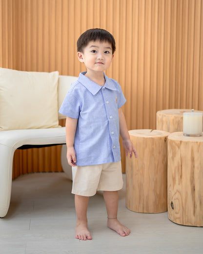 Boy wearing LeBear Atelier Short Sleeve Button Down Shirt Blue – front view
