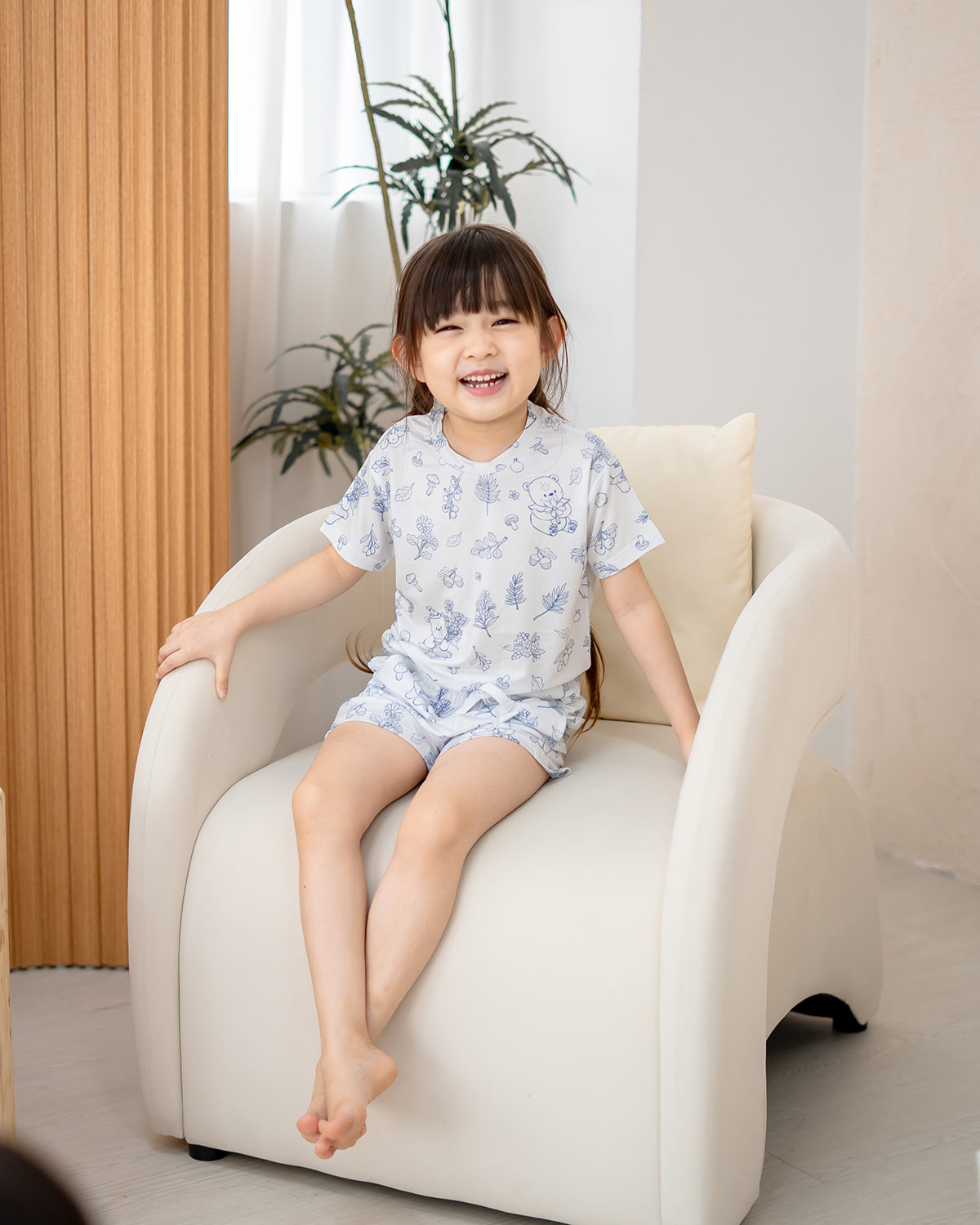 Child wearing LeBear Meadow Blue TENCEL kids set with floral bear print