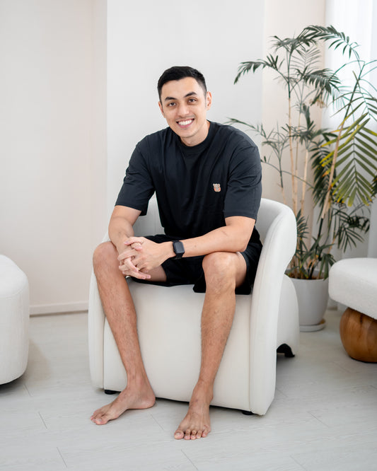 LeBear TENCEL™ men lounge set black sitting lifestyle soft breathable comfortable mens loungewear Singapore