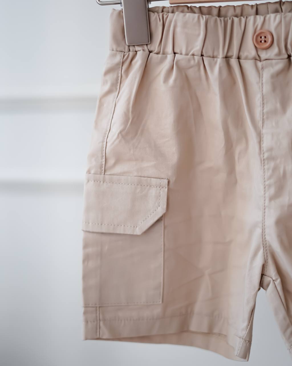 LEBEAR CARGO SHORTS IN KHAKI