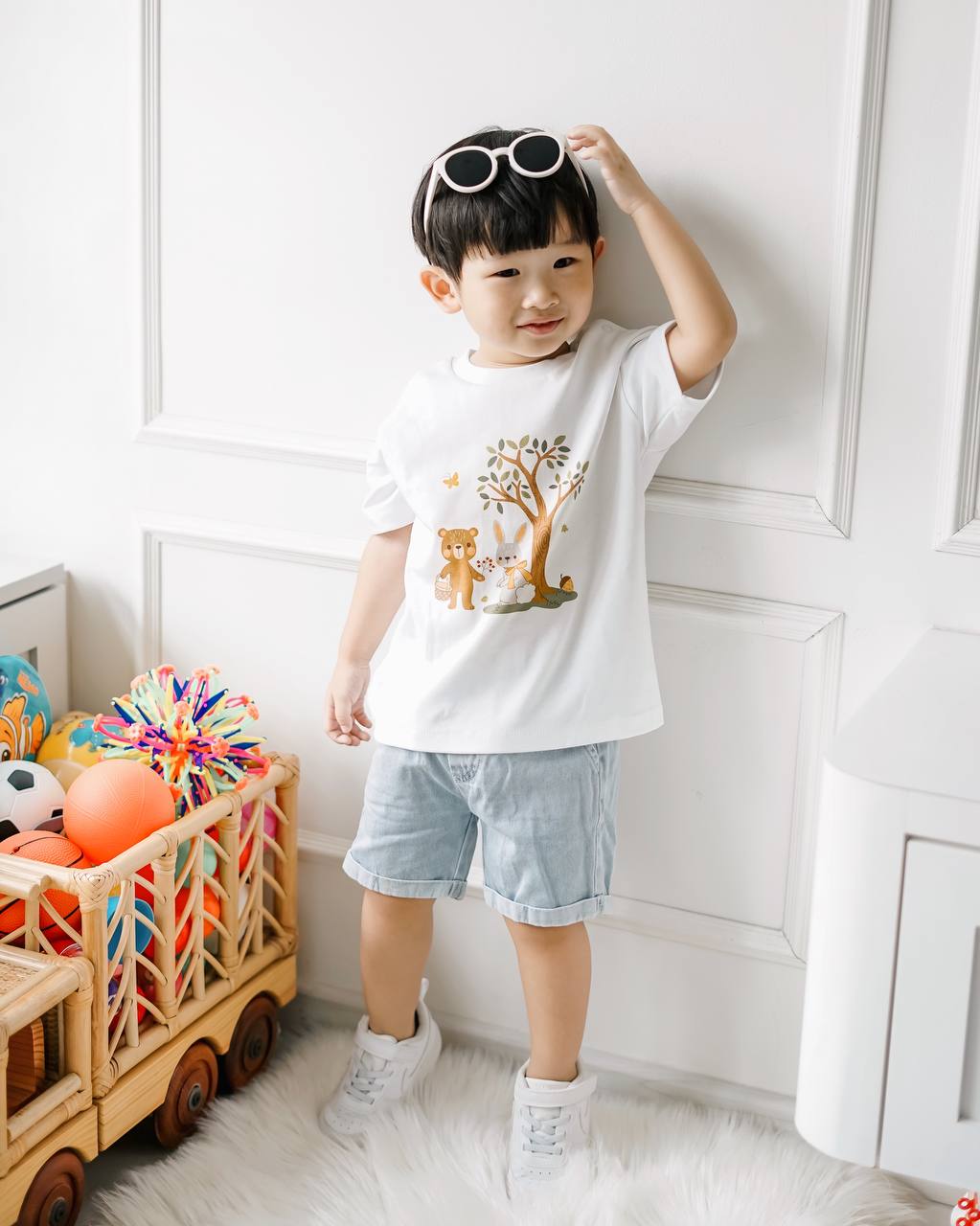 LEBEAR ENCHANTED GARDEN TEE IN WHITE