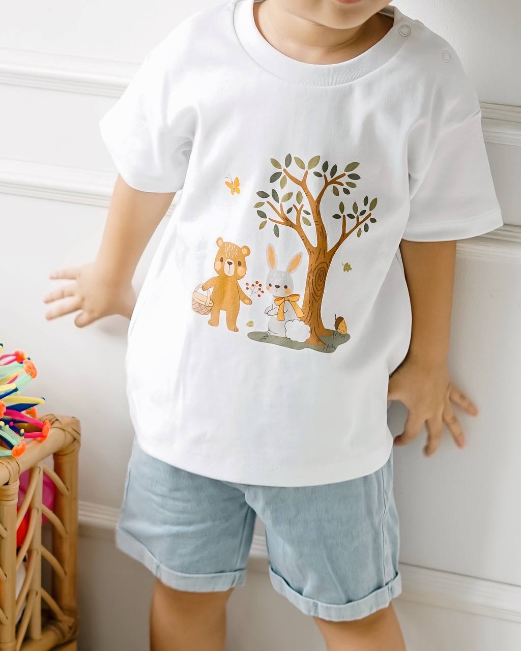 LEBEAR ENCHANTED GARDEN TEE IN WHITE